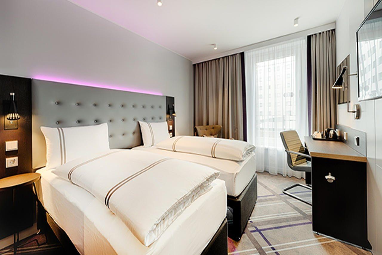 Premier Inn Hamburg City Klostertor Exterior foto
