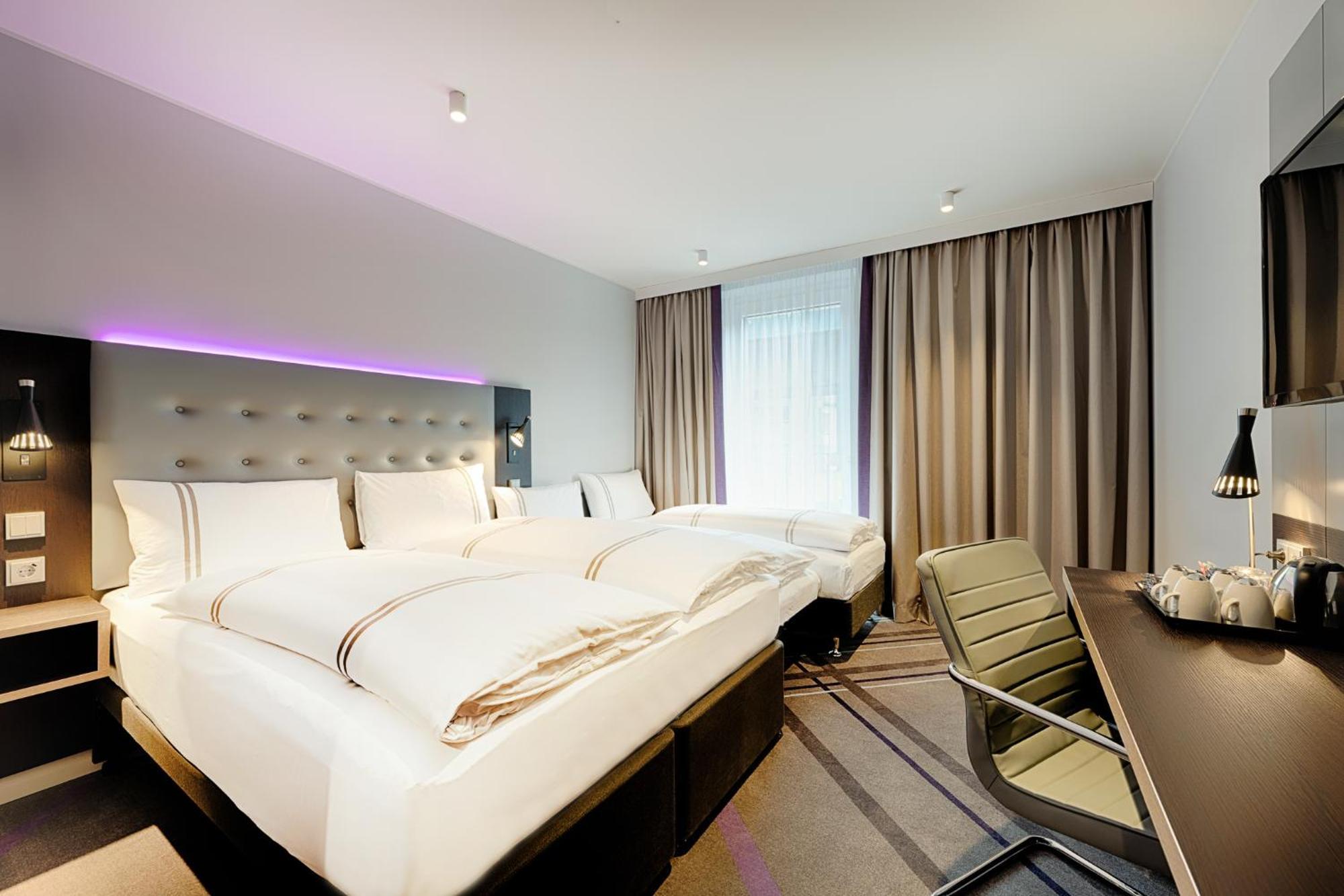 Premier Inn Hamburg City Klostertor Exterior foto